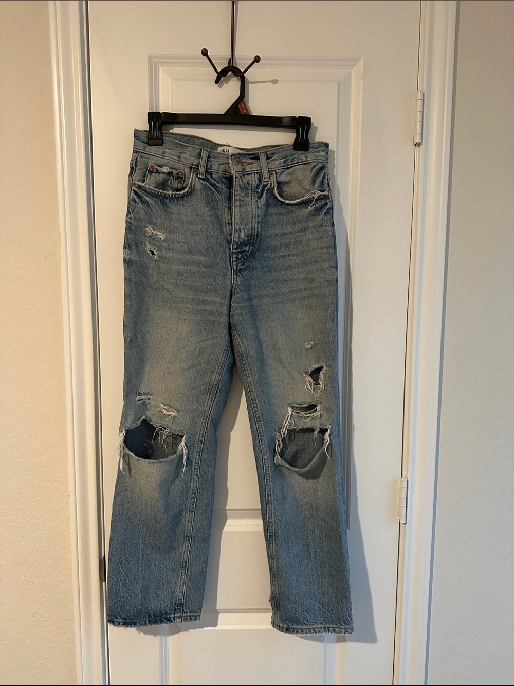 Zara Women's Light Blue Distressed Ripped Jeans
